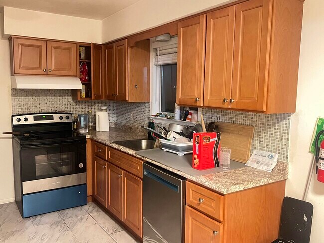 Primary Photo - 607 Sussex St