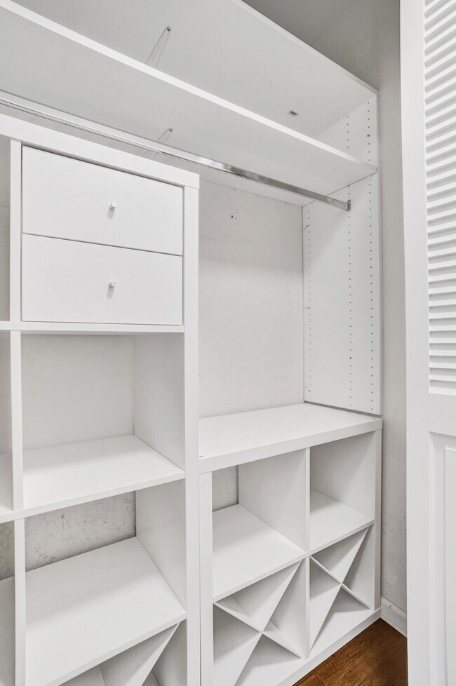 Building Photo - 6289 Bay Club Dr