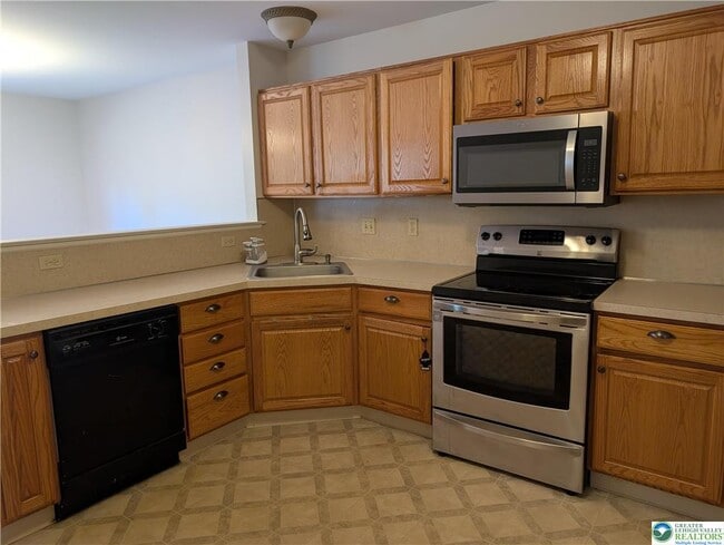 Building Photo - 2806 Sequoia Dr