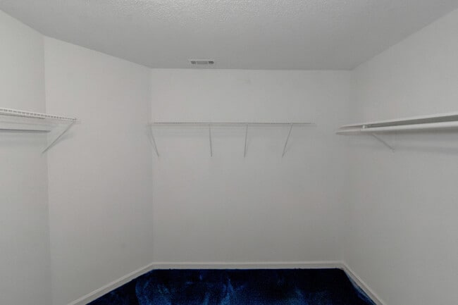 Building Photo - 65 Oak Manor Dr