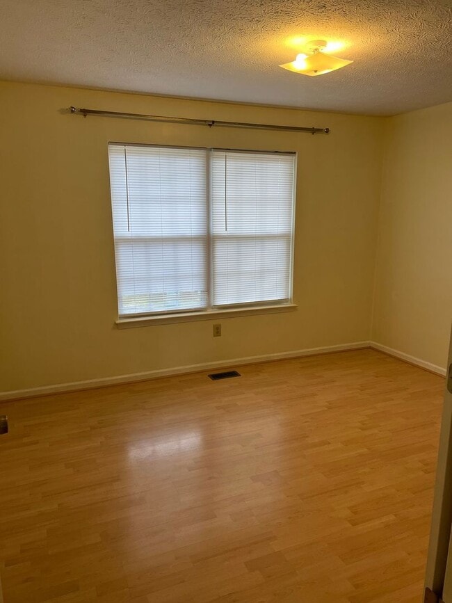 Building Photo - 110 Bugle Ct