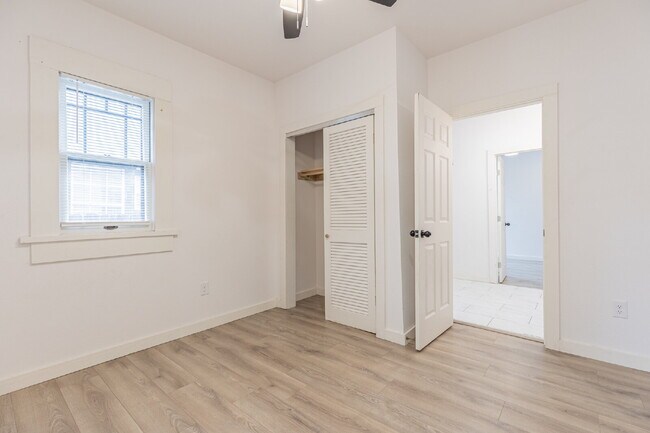 Building Photo - 1010 Burnet St