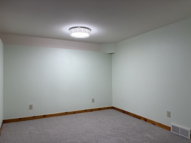 Building Photo - 6526 Bettys Ln