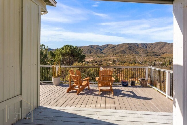 Building Photo - 55+ Senior Community~ 2 bed/2 bath with Am...
