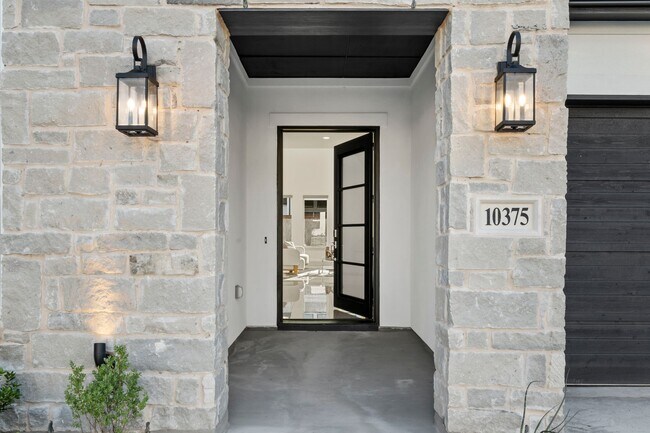 Building Photo - 10375 Great Days Dr