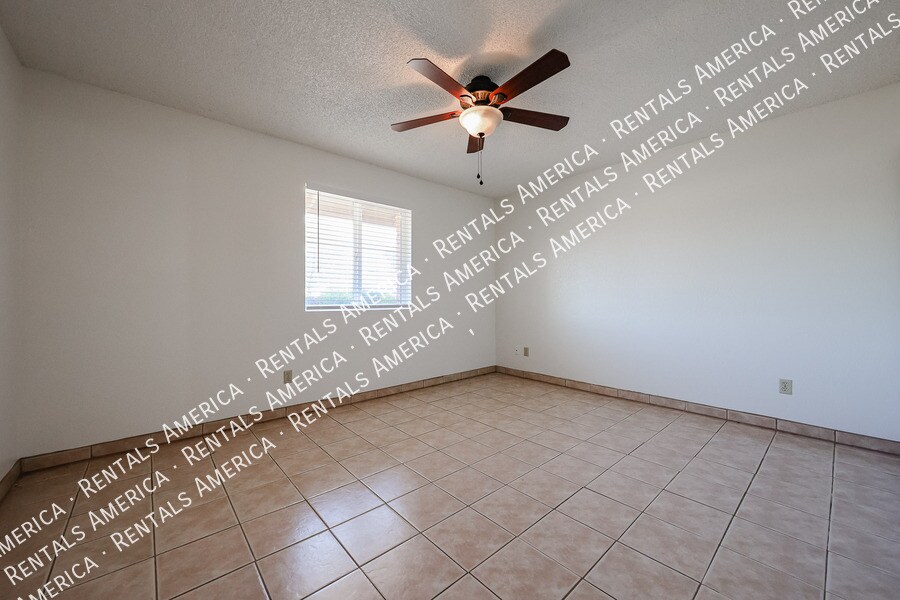 Building Photo - 710 W Alamo Dr