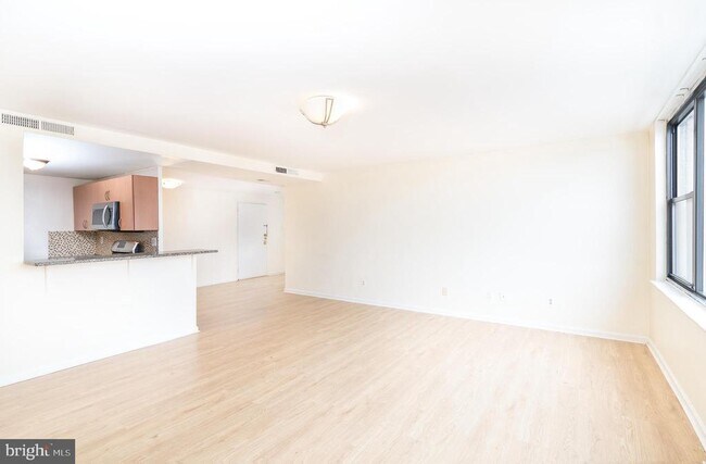 Building Photo - 4600 Duke St