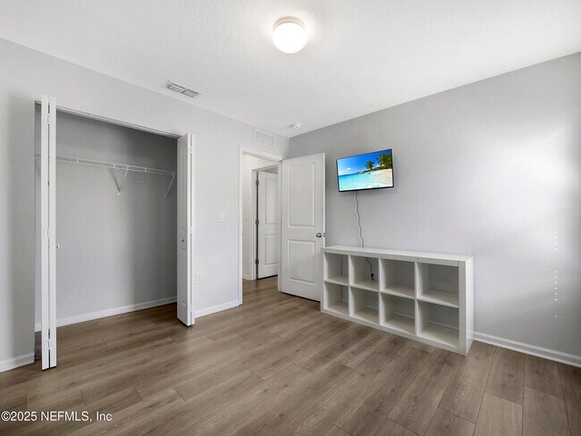 Building Photo - 597 Meadow Ridge Dr