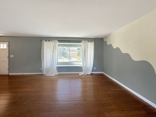 Building Photo - $0 DEPOSIT OPTION. SPACIOUS 5-BEDROOM CENT...