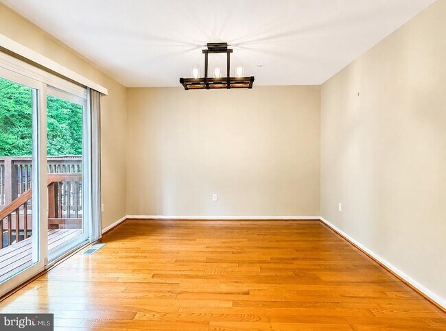 Building Photo - 6556 Ridgeborne Dr