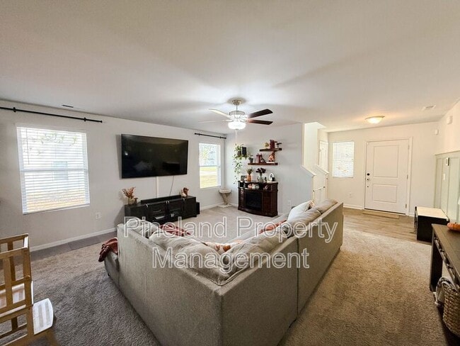 Building Photo - 245 Desert Cir