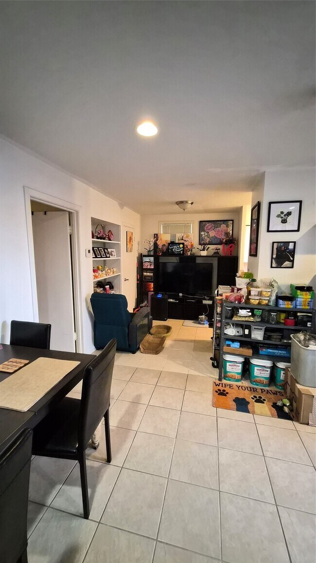 Building Photo - 2118 Oakdale St