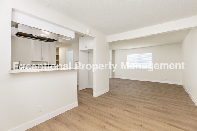 Building Photo - Ready to move in 2 bedroom 1 bath home