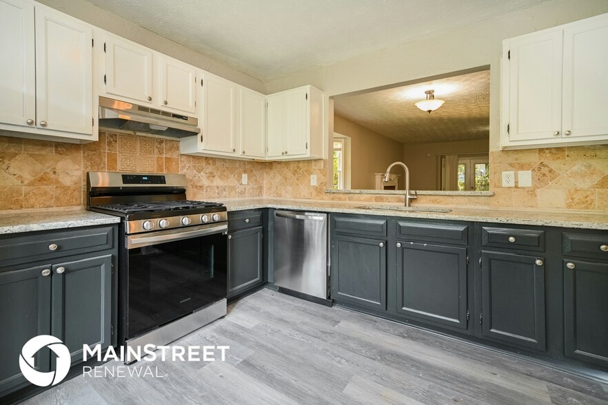 Building Photo - 801 Redland Dr