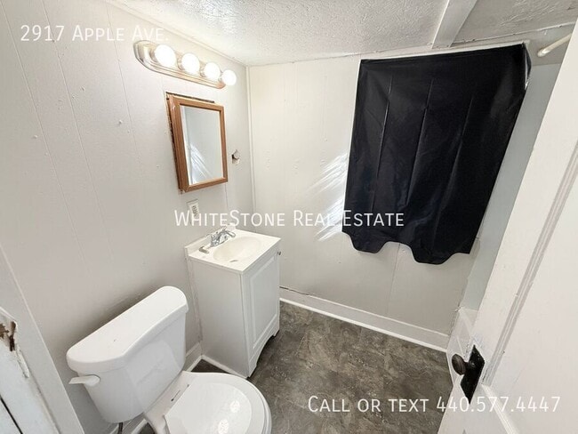 Building Photo - 2917 Apple Ave