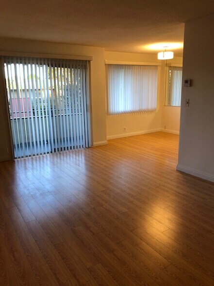 Building Photo - 5353 Yarmouth Ave