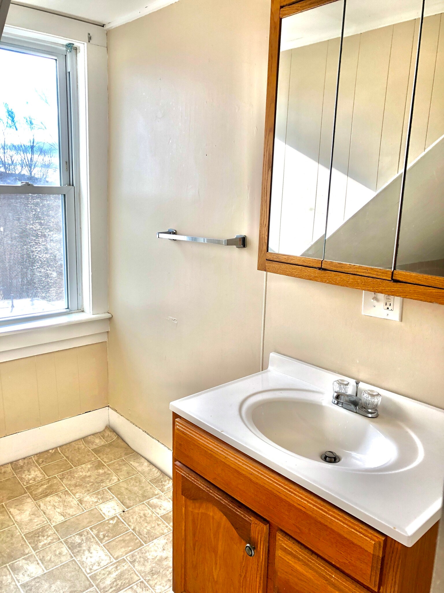 Bathroom - 72 Ash St
