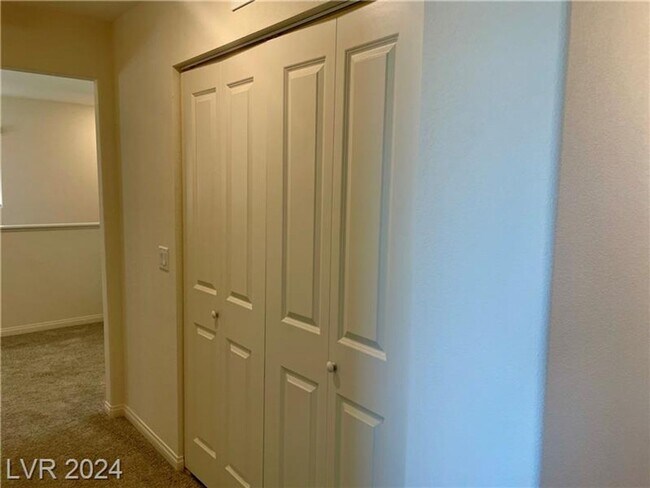 Building Photo - Brand New 4 Bedroom Townhome-Sunrise Manor