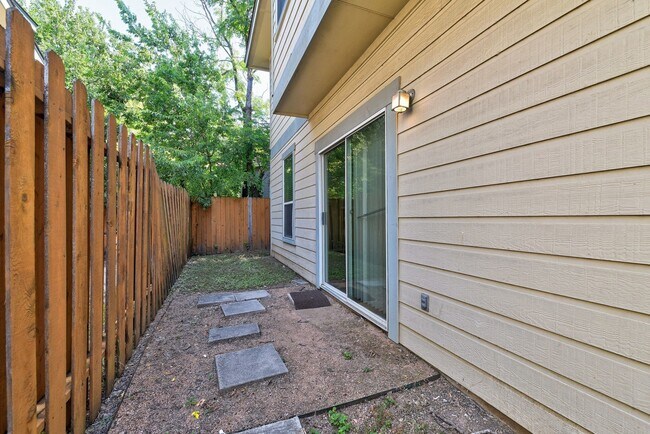 Building Photo - 5304 Evans Ave