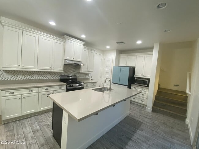 Building Photo - 4708 E Daley Ln