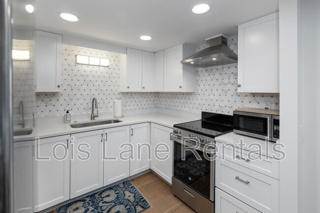 Building Photo - 14 Lockwood Dr
