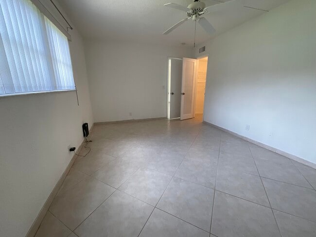 Building Photo - 21 Abbey Ln