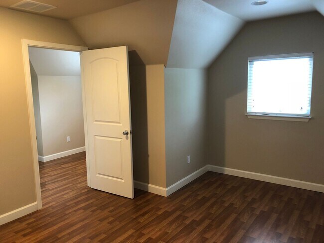 Building Photo - 4511 Depew Ave