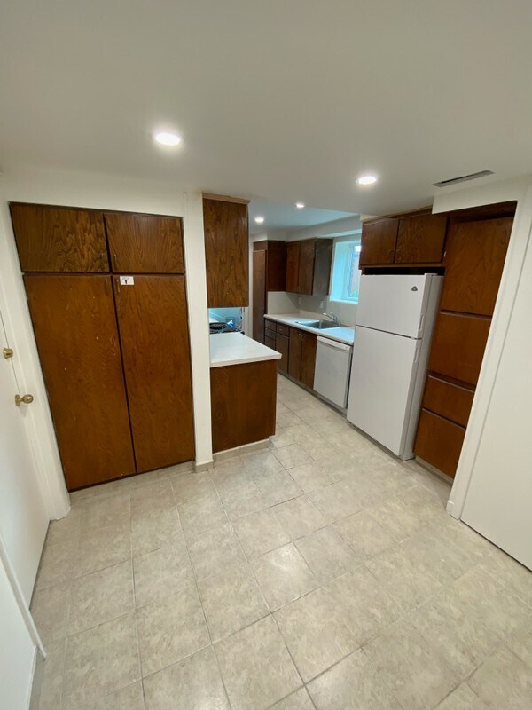 Building Photo - 2507 S Downington Ave