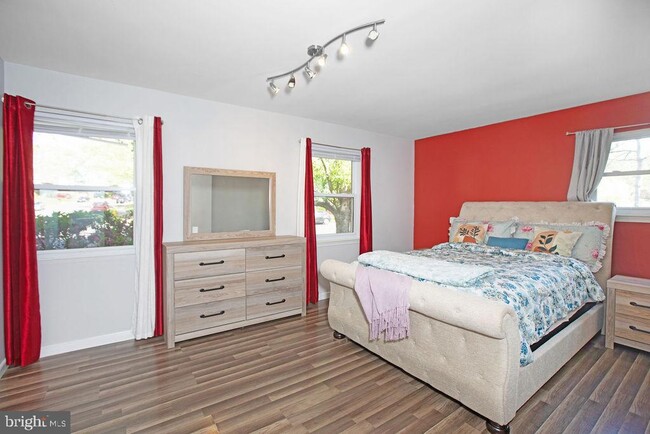 Building Photo - 12611 Valleywood Dr
