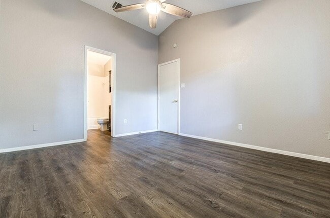 Building Photo - 12922 Meehan Dr