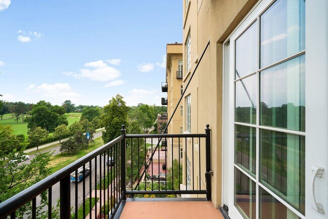 Building Photo - Updated 2BD, 2BA Condo Overlooking Denver Country Club