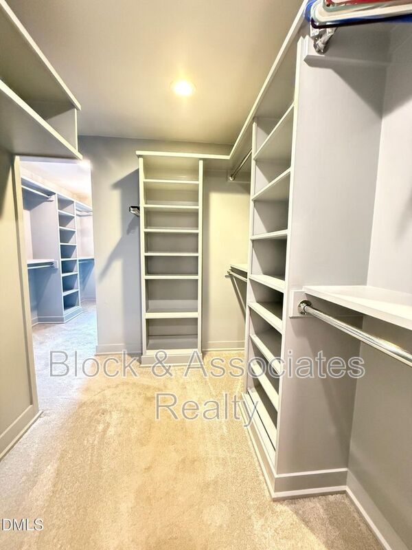 Building Photo - 121 Marilou Ln