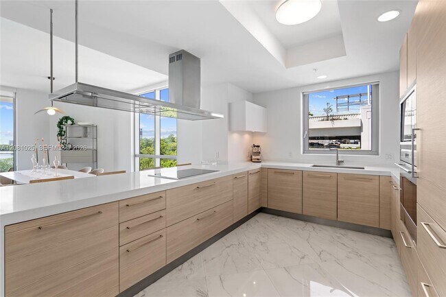Building Photo - 17111 Biscayne Blvd