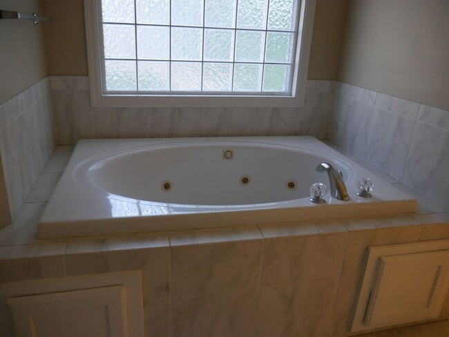 Building Photo - Beautiful Home in Hahira!!