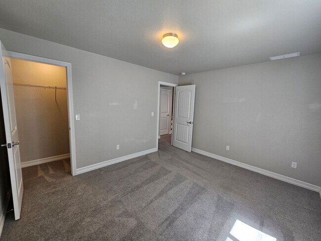 Building Photo - 13256 Park Meadows Dr