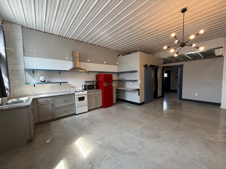 Building Photo - 475 S Hickory St