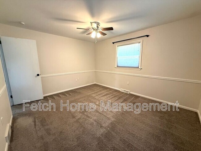 Building Photo - 417 Surrey Dr