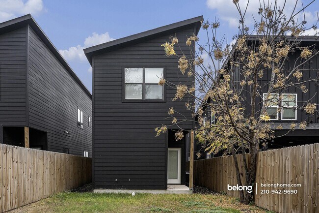 Building Photo - 321 Porter St