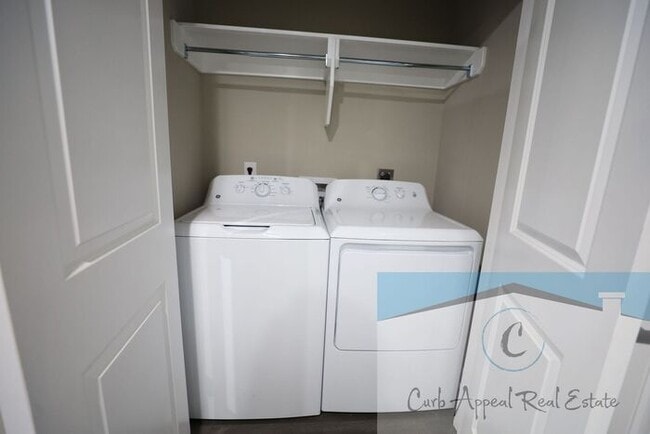 Building Photo - Brand new construction 2 bed 1 bath apartment - includes utlities, washer and dryer!!