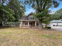 Building Photo - Spacious  Home with Garage and Deck / 3 Bed, 3 Bath / Garage-attached / Available now!