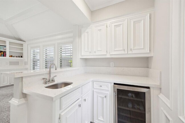 Building Photo - 1310 Kelliwood Oaks Dr