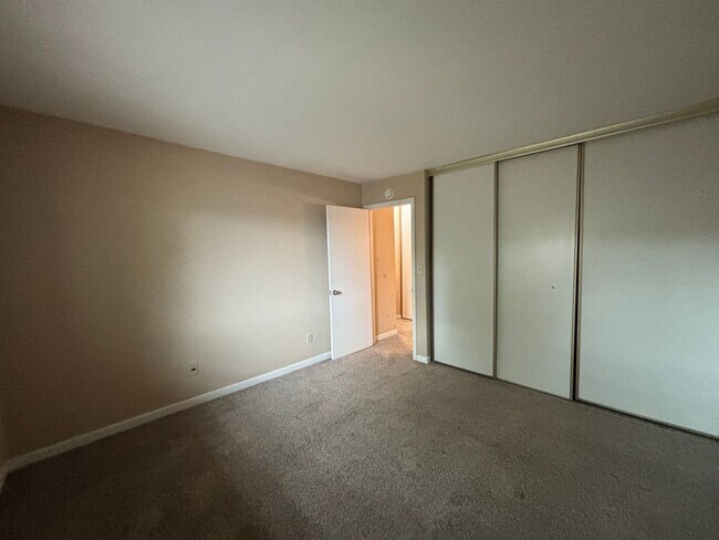 Building Photo - 1721 Donlee Dr