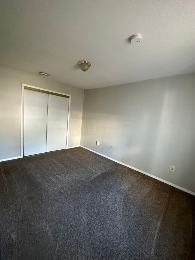 Building Photo - CLE Single Family 3 Bed 2 Bath FOR RENT!