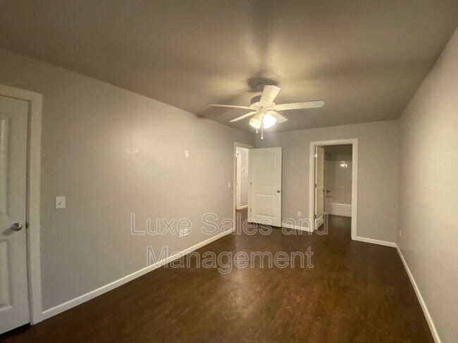 Building Photo - 11418 N Lincoln Blvd