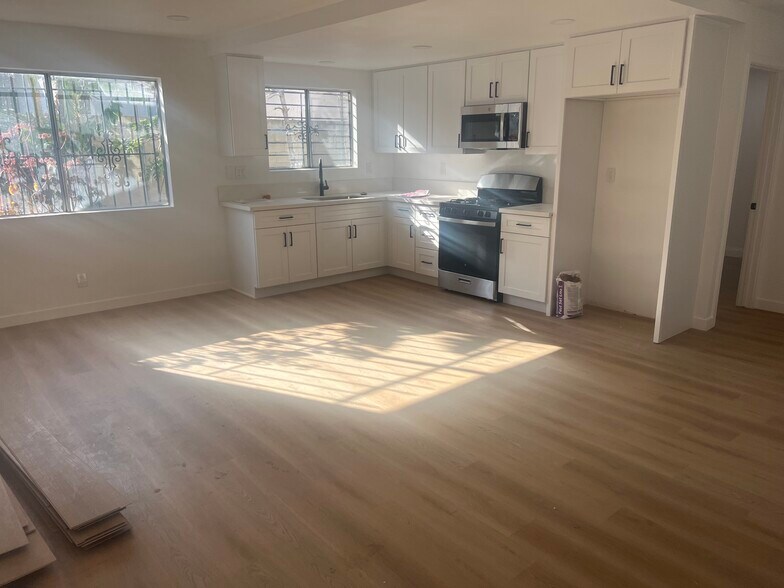 Primary Photo - 1141 N Berendo St