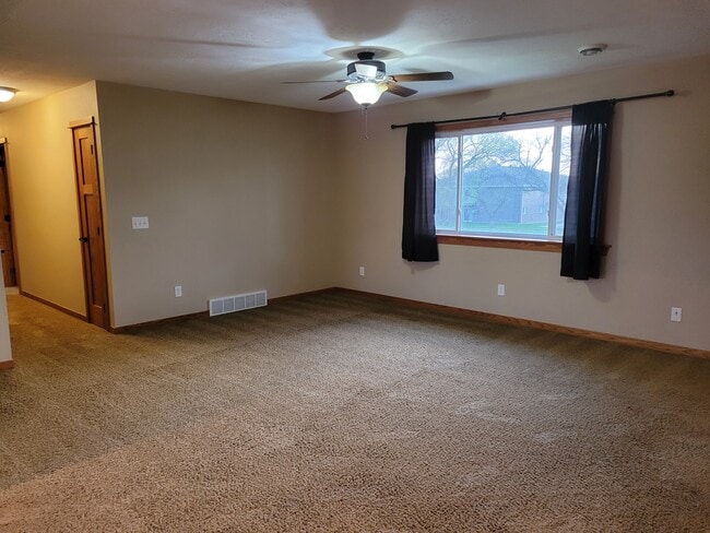 Building Photo - 720 Brooklawn Dr