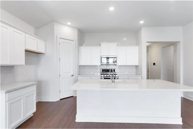 Kitchen - 8204 Skytex St