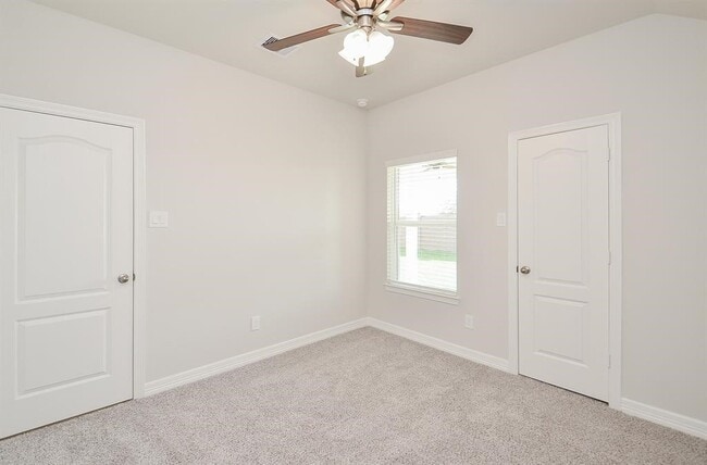 Building Photo - 7402 Sunlit Hbr Dr