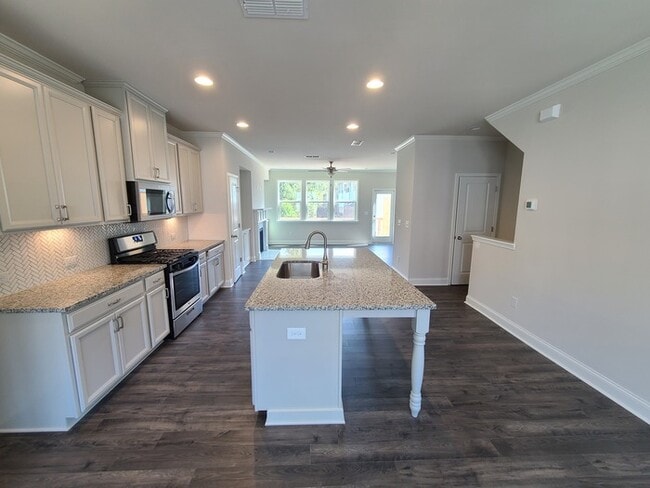 Building Photo - 3 Bed and 3 Bath Brand new ready for move-...