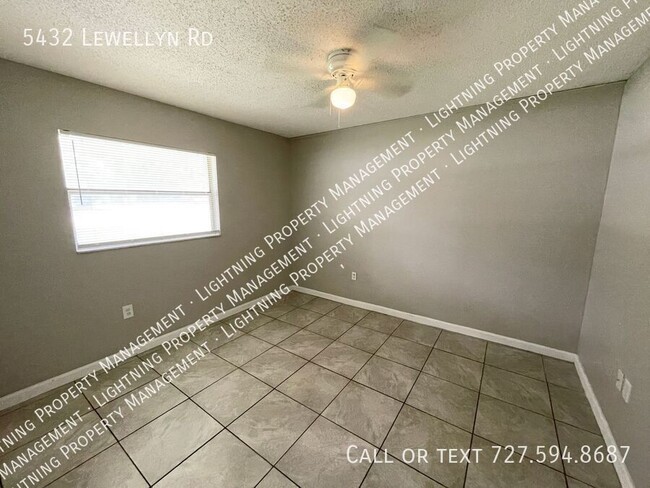 Building Photo - 5432 Lewellyn Rd